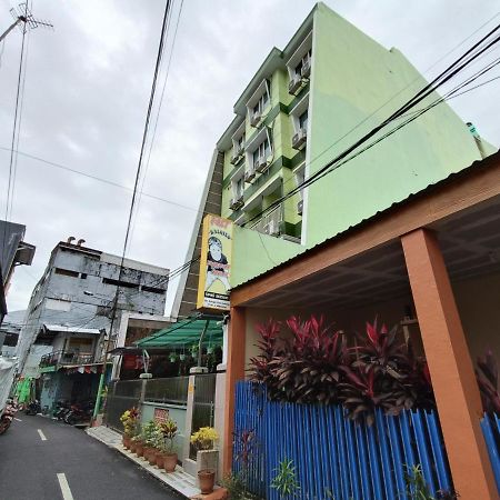 Balqies Homestay Syariah Makassar Mitra Reddoorz ภายนอก รูปภาพ