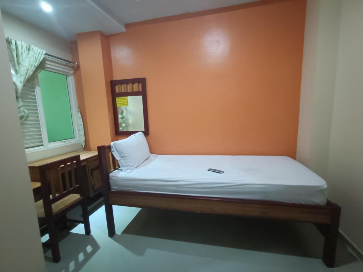 Balqies Homestay Syariah Makassar Mitra Reddoorz ภายนอก รูปภาพ
