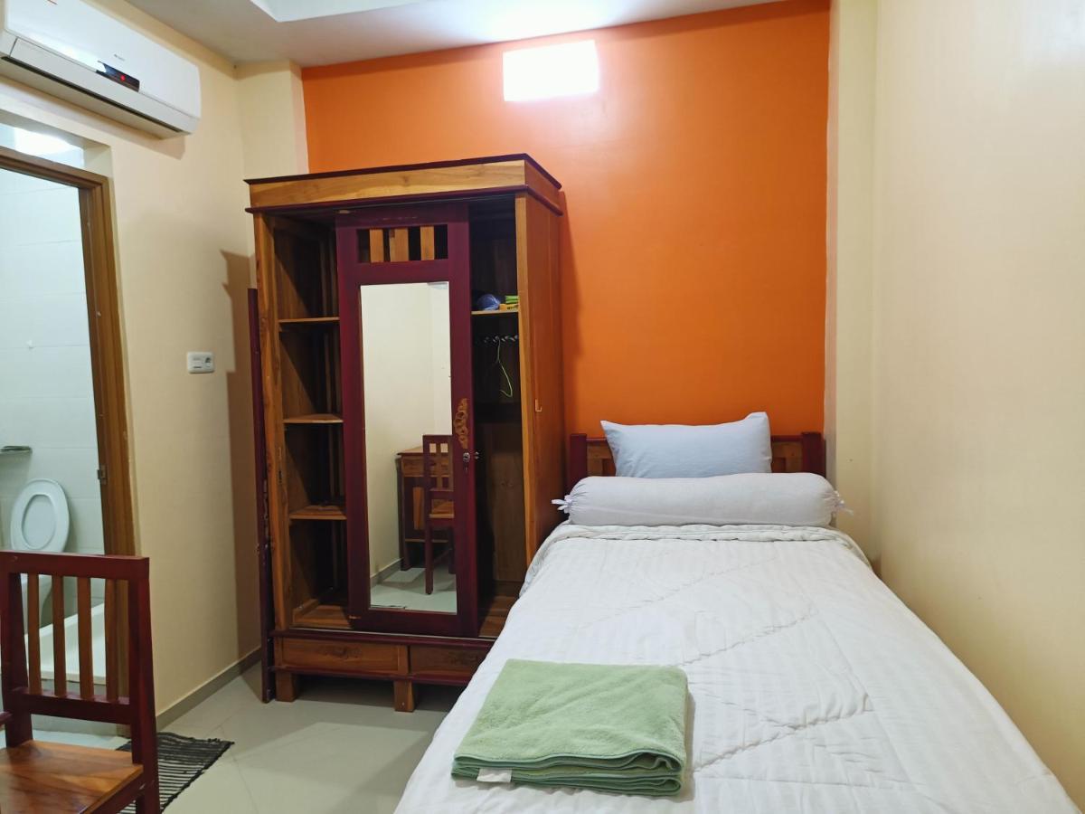 Balqies Homestay Syariah Makassar Mitra Reddoorz ภายนอก รูปภาพ