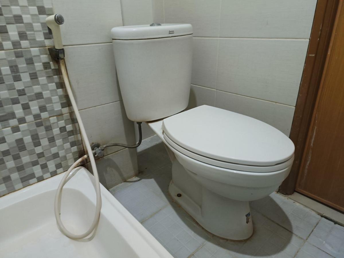 Balqies Homestay Syariah Makassar Mitra Reddoorz ภายนอก รูปภาพ
